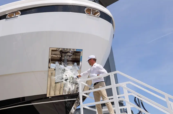 Yacht maintenance services